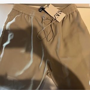 Brand new with tags, woman’s size small Zara pants.